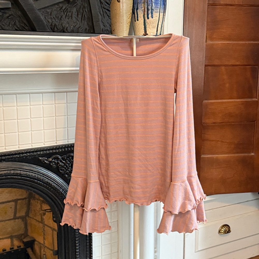 We The Free/free People Bell Sleeve top- worn twice. 78 retail - Picture 2 of 5